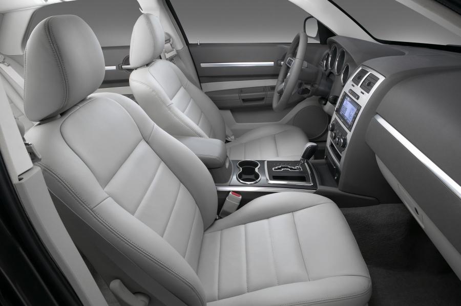  Dodge Magnum 2008 года  (фото 2 из 9)